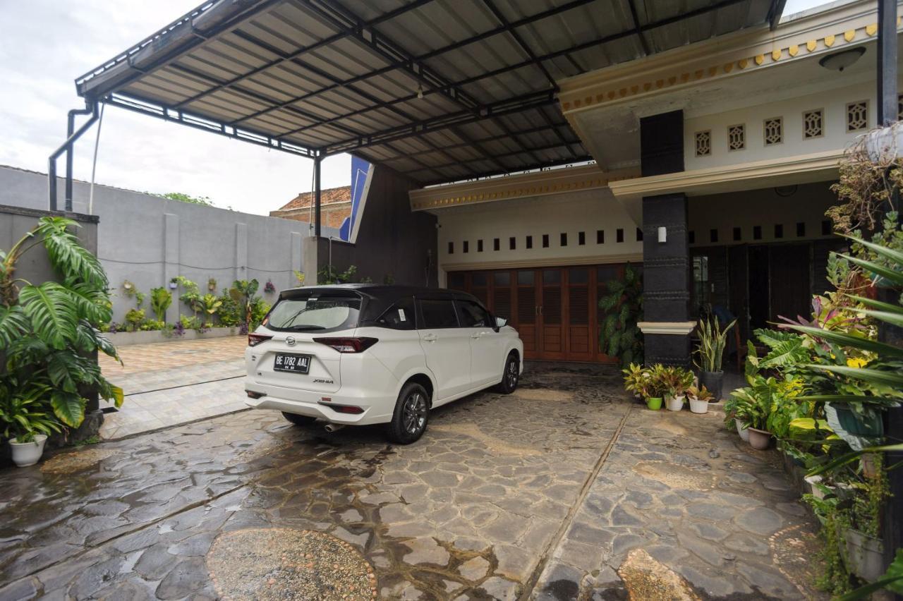 Reddoorz Syariah Near Rs Advent Bandar Lampung Hotel Eksteriør billede